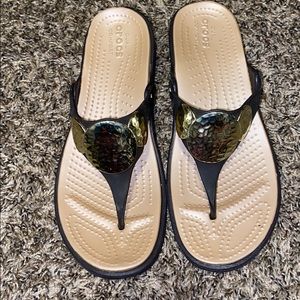 crocs sandals/flip flops